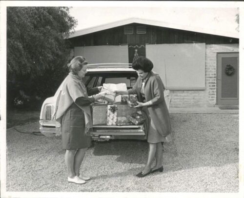 Mobile Meals of Southern Arizona (Mobile Meals of Tucson)-Volunteers delivering gifts